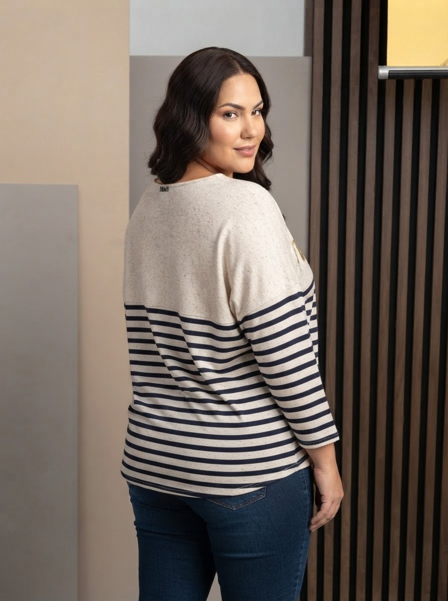 Дамска блуза цвят екрю с контрастно райе PLUS SIZE