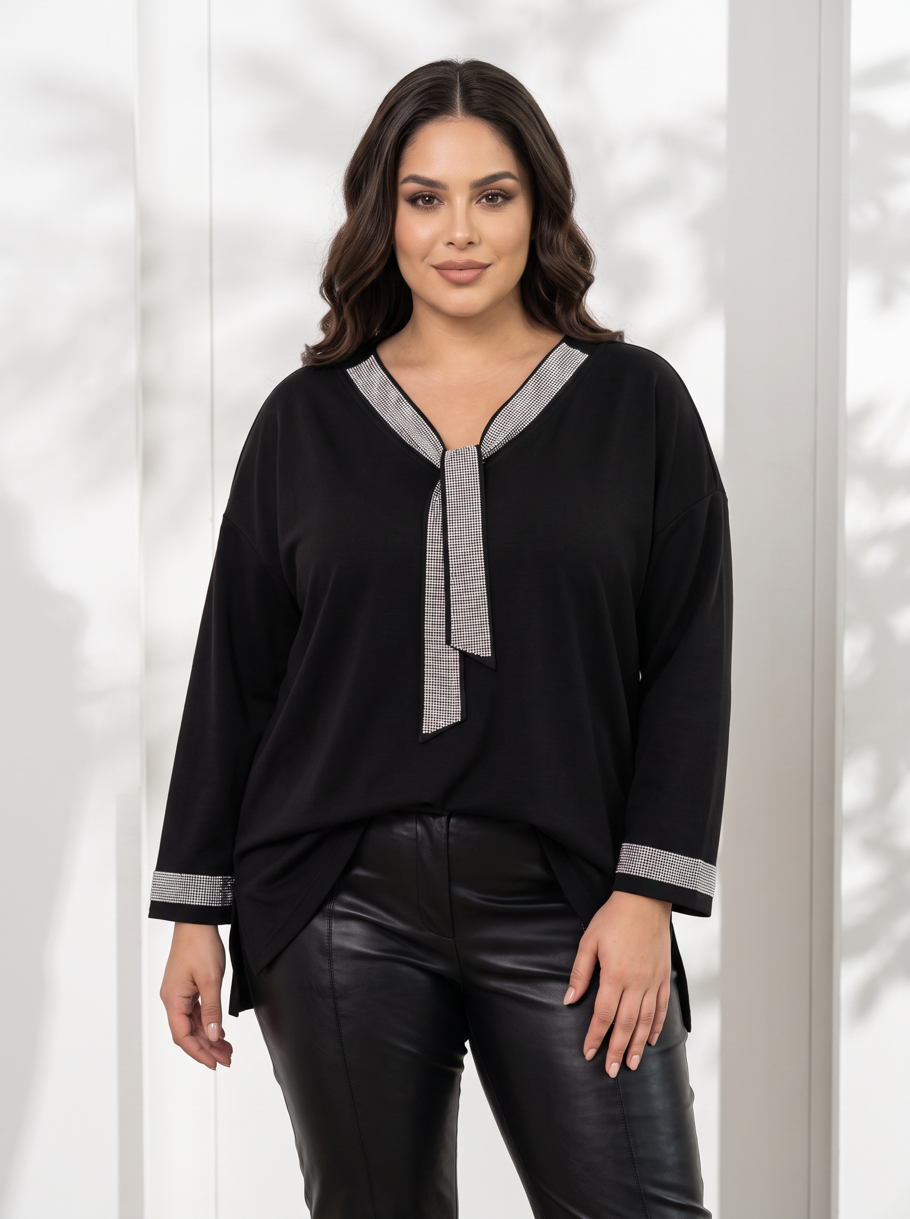 Стилна блуза с красиво деколте PLUS SIZE модел