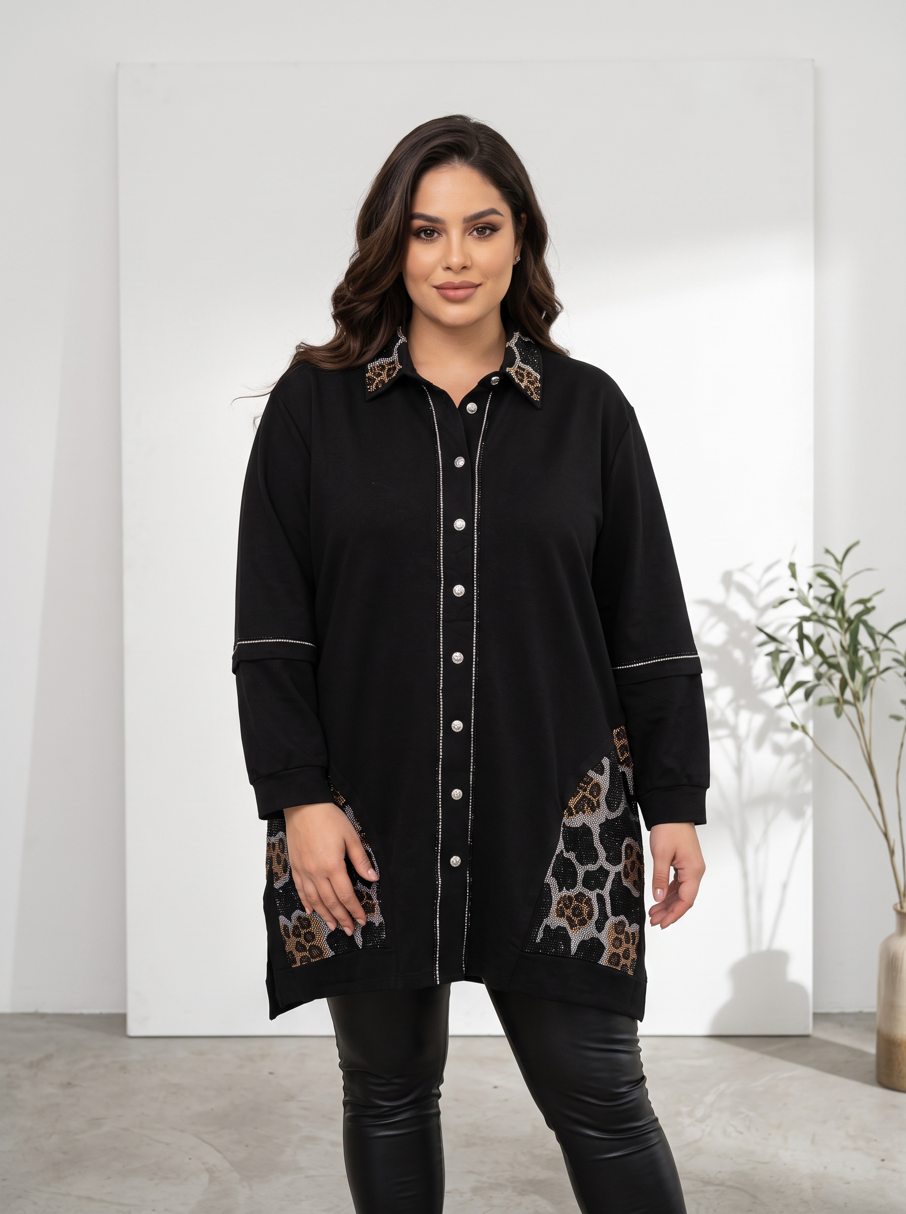 Стилна черна риза с красив блясък PLUS SIZE модел