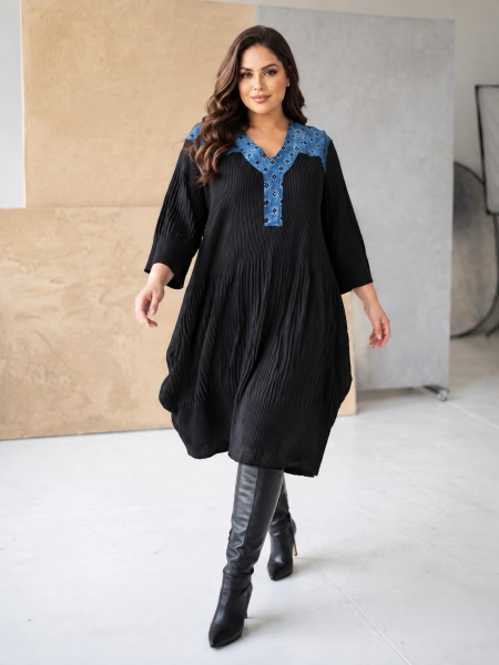 Дизайнерска PLUS SIZE рокля  в черно с дънкови детайли 
