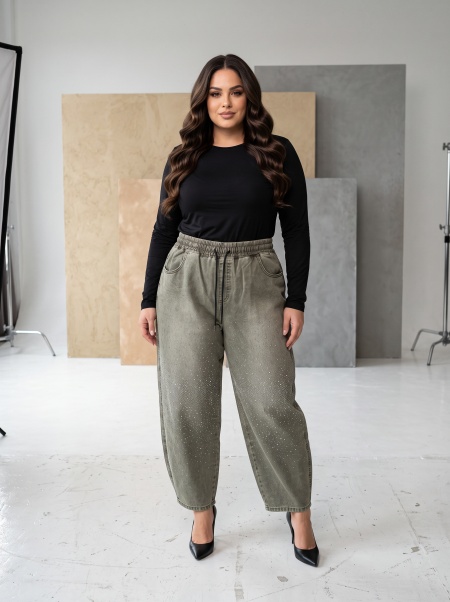 ДЪНКИ PLUS SIZE С КРИСТАЛИ И СВОБОДНА ЛИНИЯ В ЗЕЛЕНО